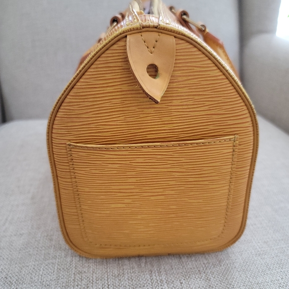Louis Vuitton Epi Speedy 25 Yellow - Picture 14 of 16
